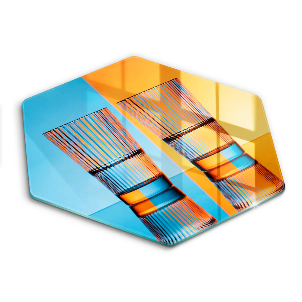 Tocător de bucătărie în formă de hexagon Două pahare de apă