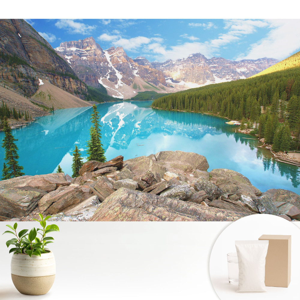 Panoramă montană a lacului