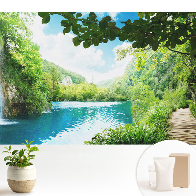 Păduri, cascade, lac