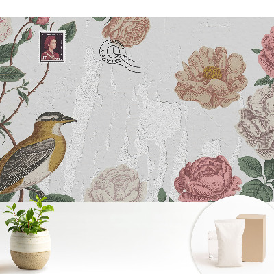 Flori și o pasăre pe fundalul peretelui