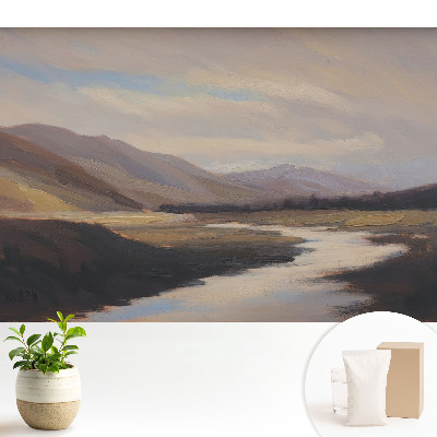 Vale de munte cu un râu și nori