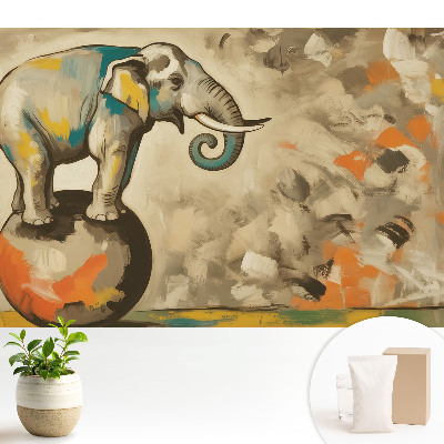 Elefant colorat pe o minge