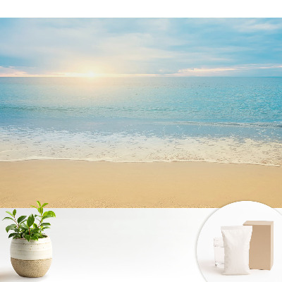 Armonie însorită a mării pe plajă, dimineață însorită