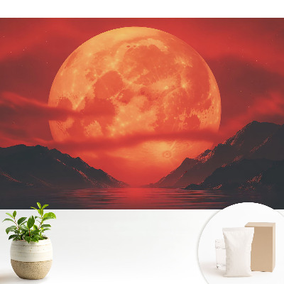 Luna peste munți, culori intense