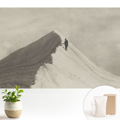 Vârf de munte cu un alpinist singuratic