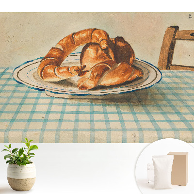 Croissante pe o farfurie așezate pe o masă în carouri