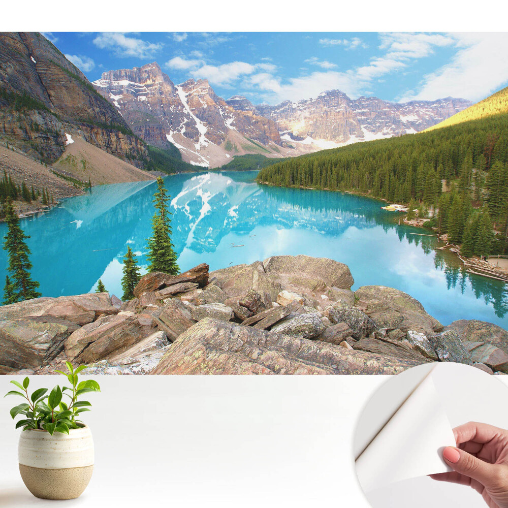 Panoramă montană a lacului