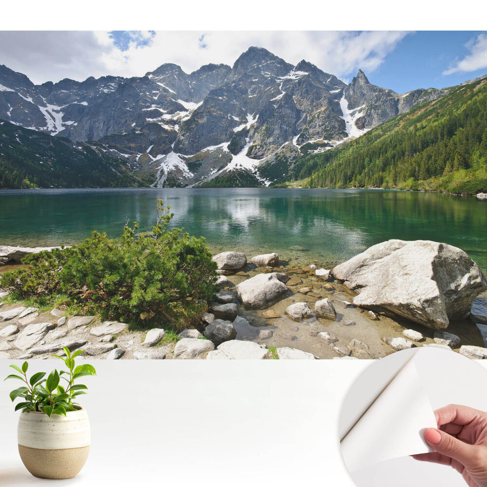 Munții reflectați în lac