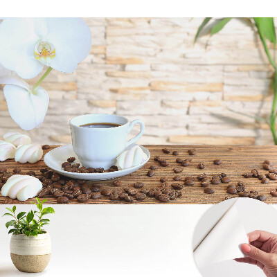 Cafea și orhidee pe lemn