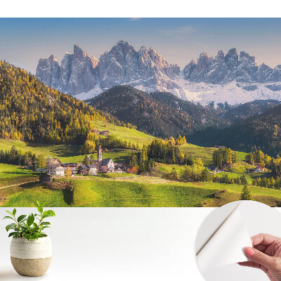 Sat de munte cu peisaj pitoresc