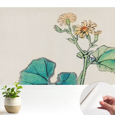 O floare delicată pe fundal de frunze verzi