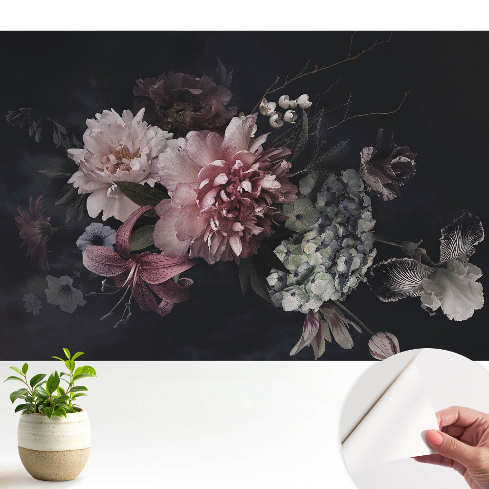 Eleganță florală pe un fundal întunecat