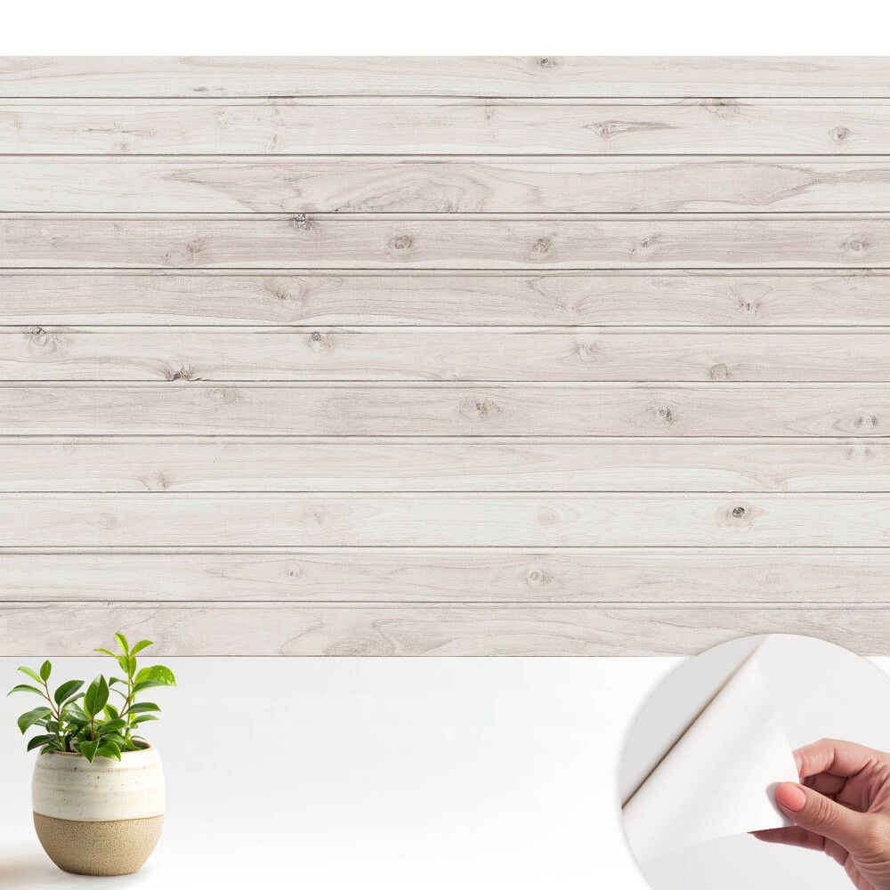 Plăci de lemn deschis la culoare, aranjate orizontal