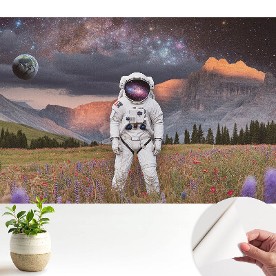 Astronautul suprarealist în munți - ilustrație artistică