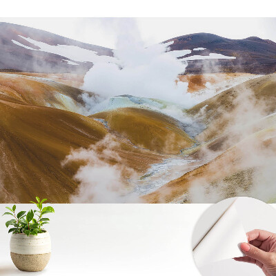 Dealuri colorate cu ceață naturală