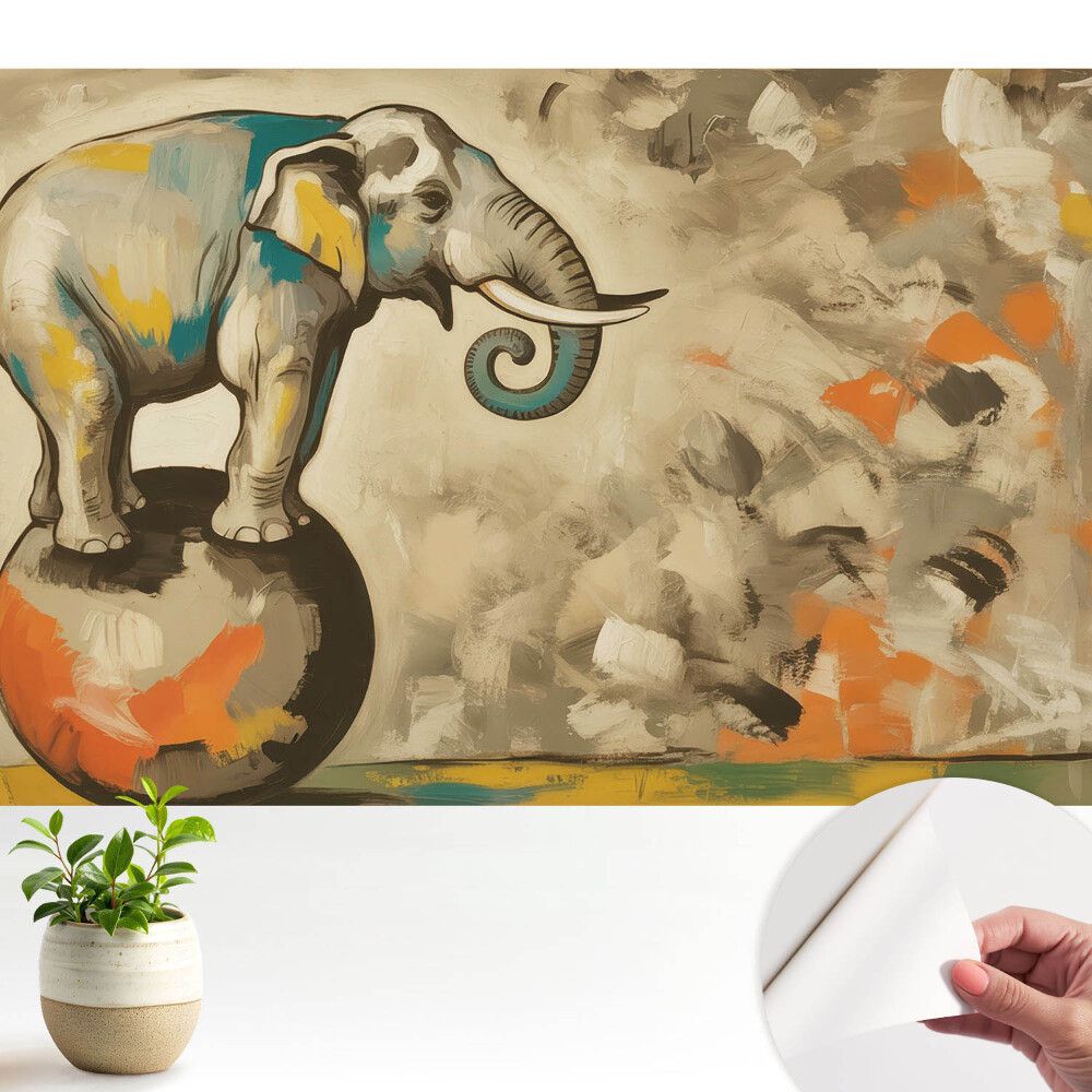 Elefant colorat pe o minge