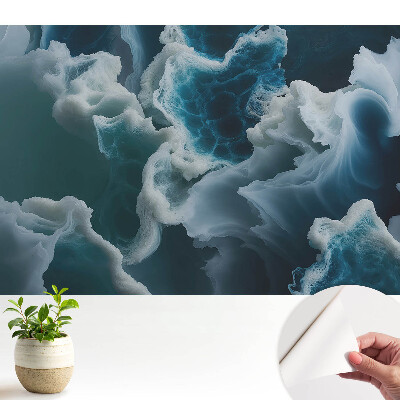 Valurile albastre ale mării