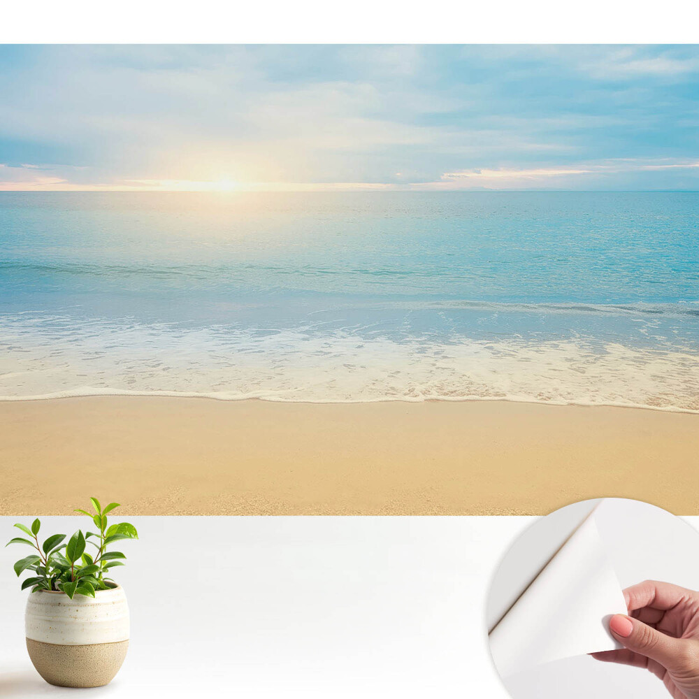 Armonie însorită a mării pe plajă, dimineață însorită