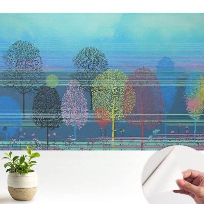 Copaci colorați pe fundalul cerului