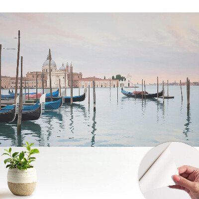 Lagună fermecătoare, gondole, culori pastelate