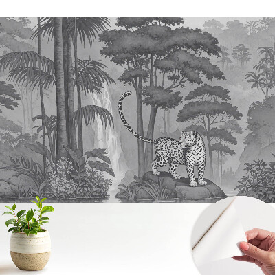 Scenă exotică cu un leopard