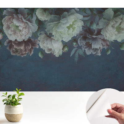 Flori pe un fundal întunecat