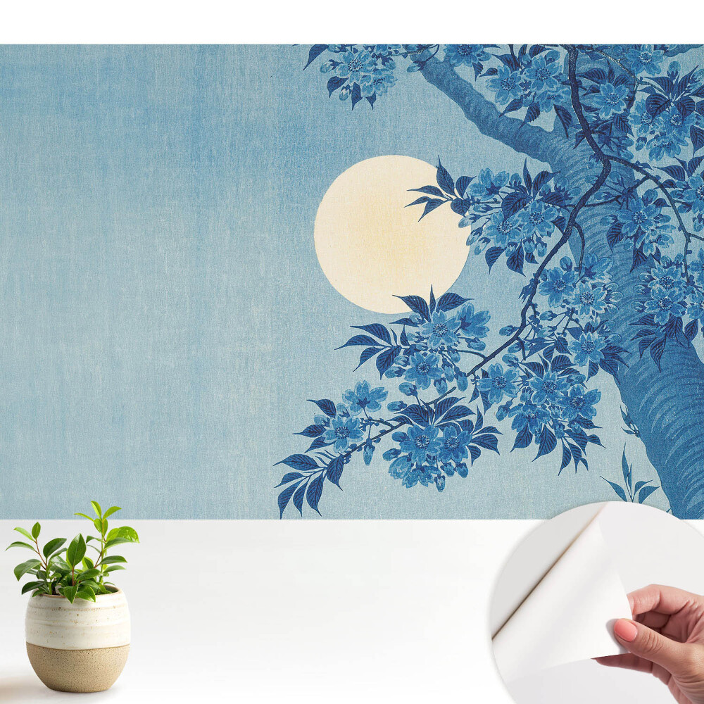 Flori albastre lângă lună