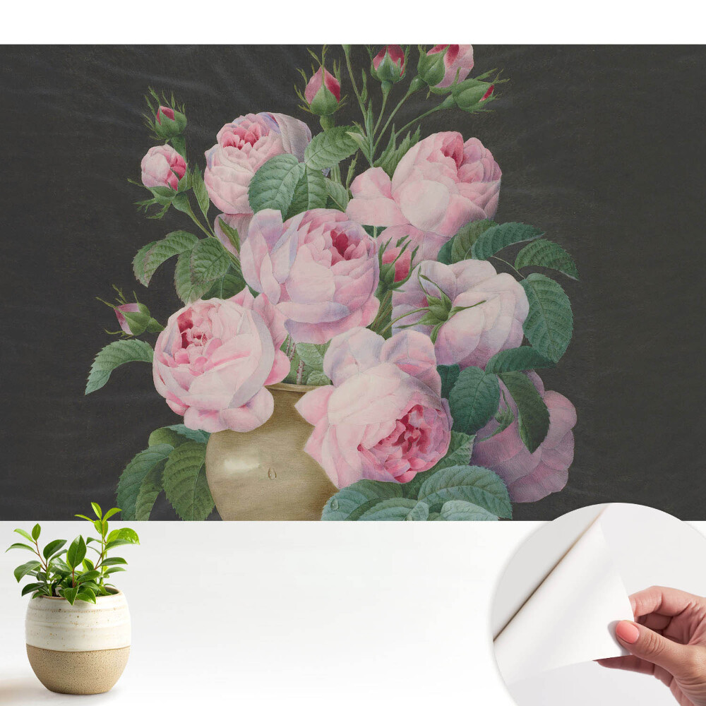 Trandafiri roz într-o vază gri