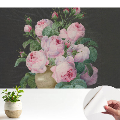 Trandafiri roz într-o vază gri