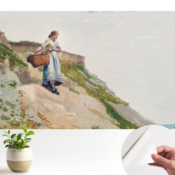 O femeie cu un coș pe o pantă