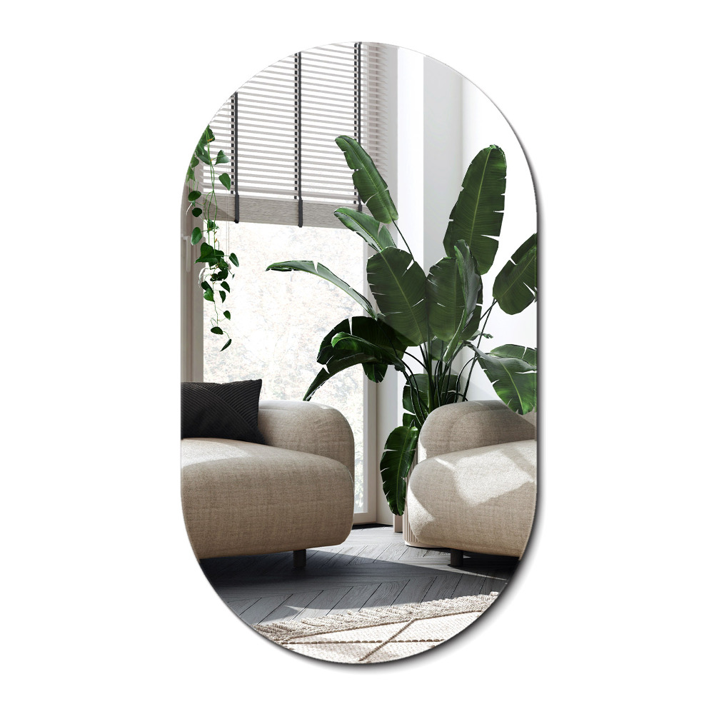 Oglinda ovala argintie suspendată în sufragerie