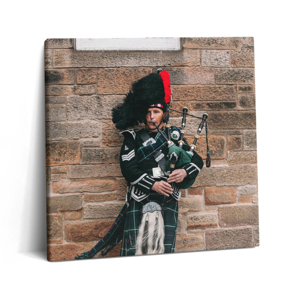 Tablou pe pânză canvas 60x60 Un muzician care cântă la cimpoi