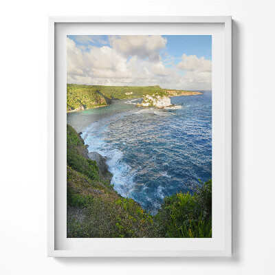 Tablou living cu rama Plaja cu stânci și valurile mării