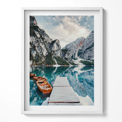 Tablou rama O barcă pe un lac din munți