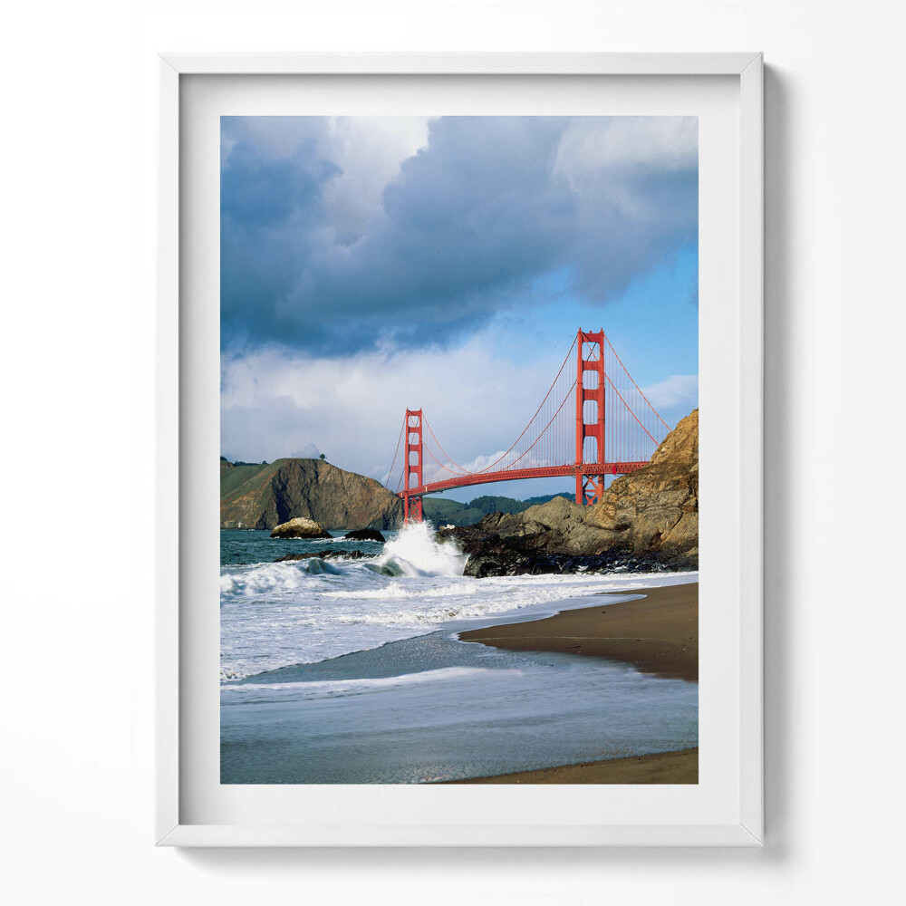 Tablou rama Valuri ale mării, țărm și pod roșu