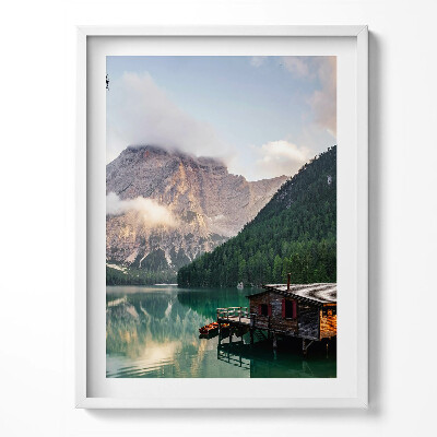 Tablou rama O casă pe un lac în munți