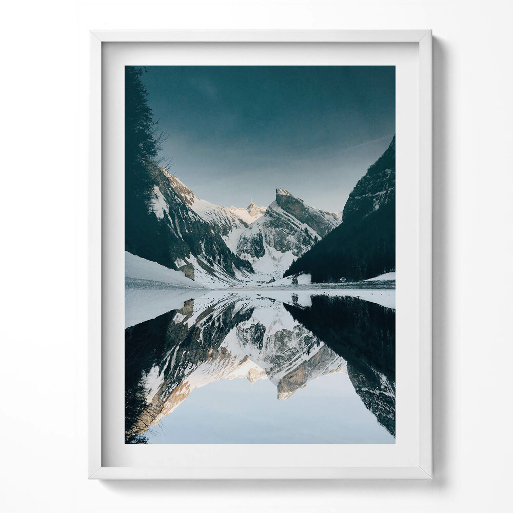 Tablou living cu rama Vedere a unui lac de munte iarna