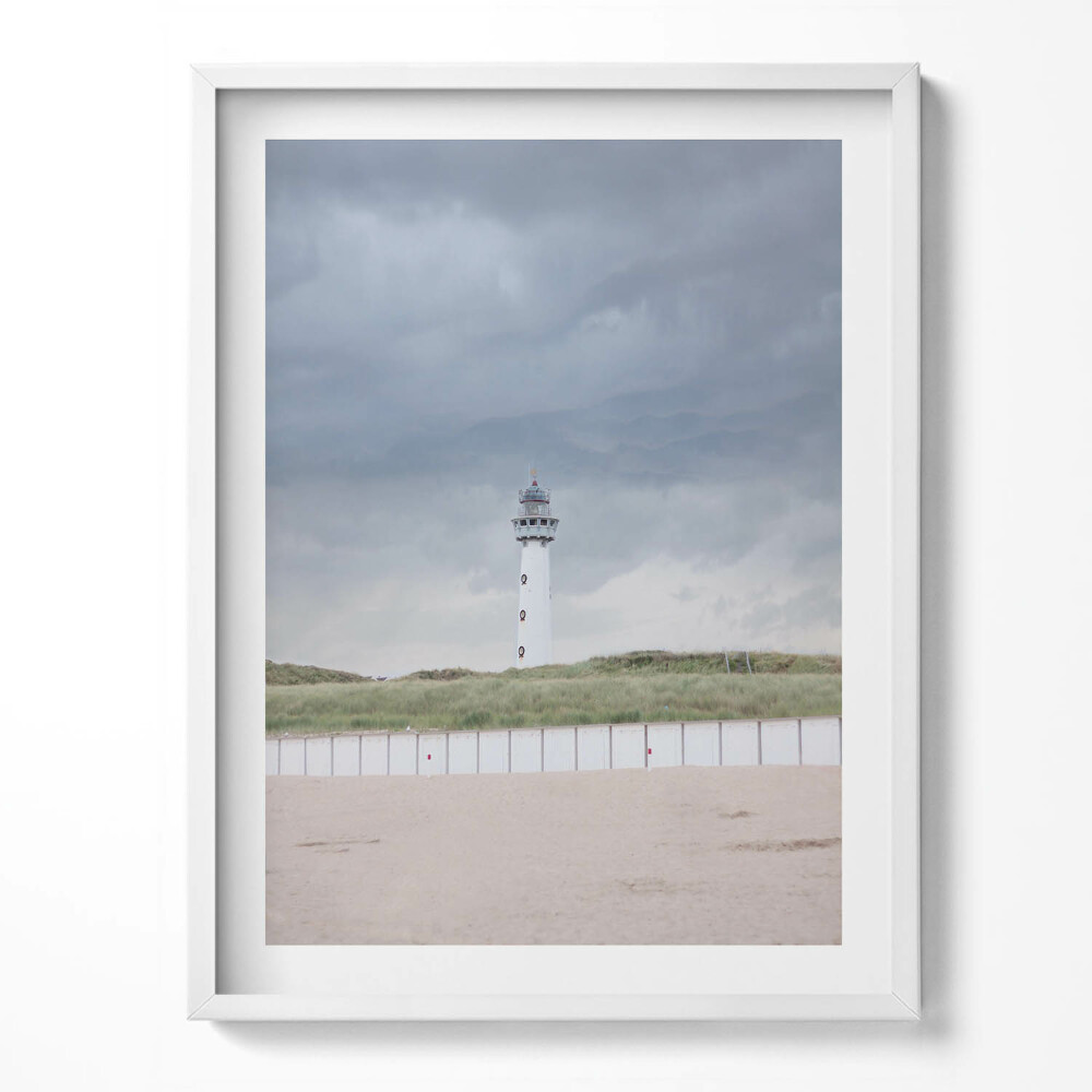 Tablou rama Un far singuratic pe plajă