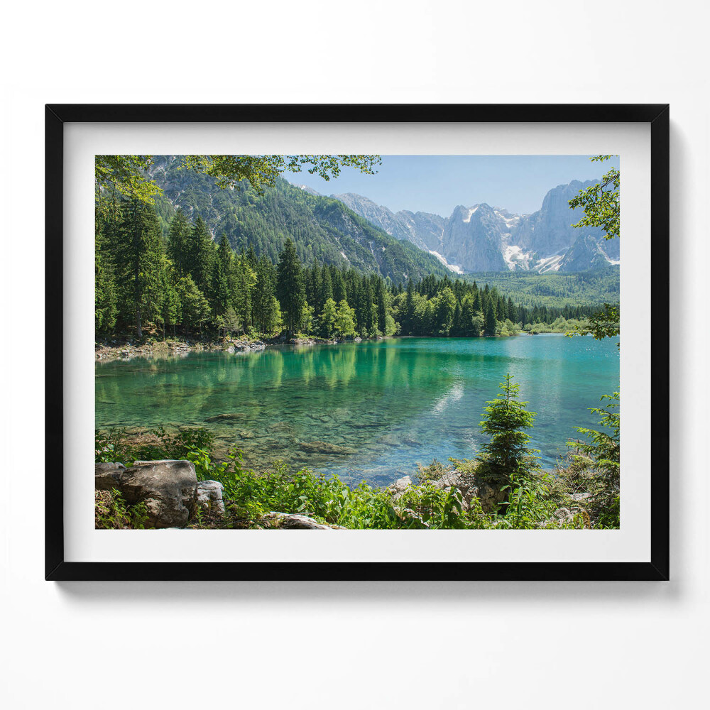 Tablou living cu rama Peisaj montan al unui lac în pădure