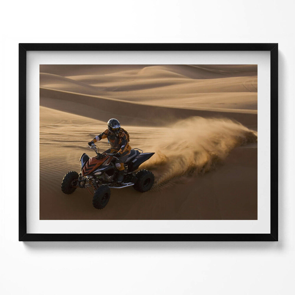 Tablou living cu rama Plimbare cu ATV-ul în deșert
