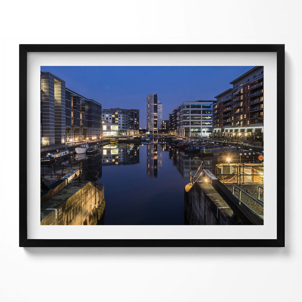 Tablou living cu rama Orașul Leeds iluminat noaptea