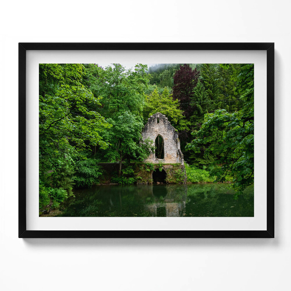 Tablou rama Ruinele vechii capele din Chamonix, Franța