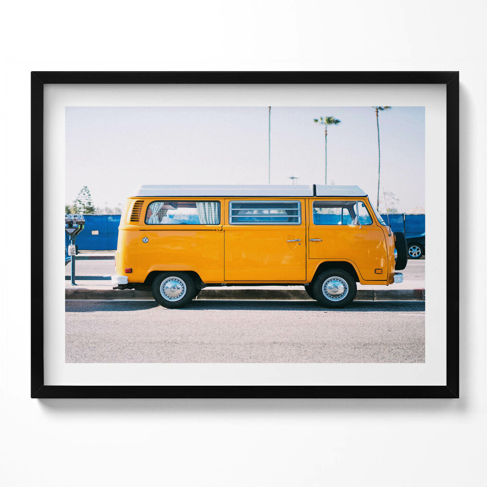 Tablou living cu rama Mașină galbenă de vacanță