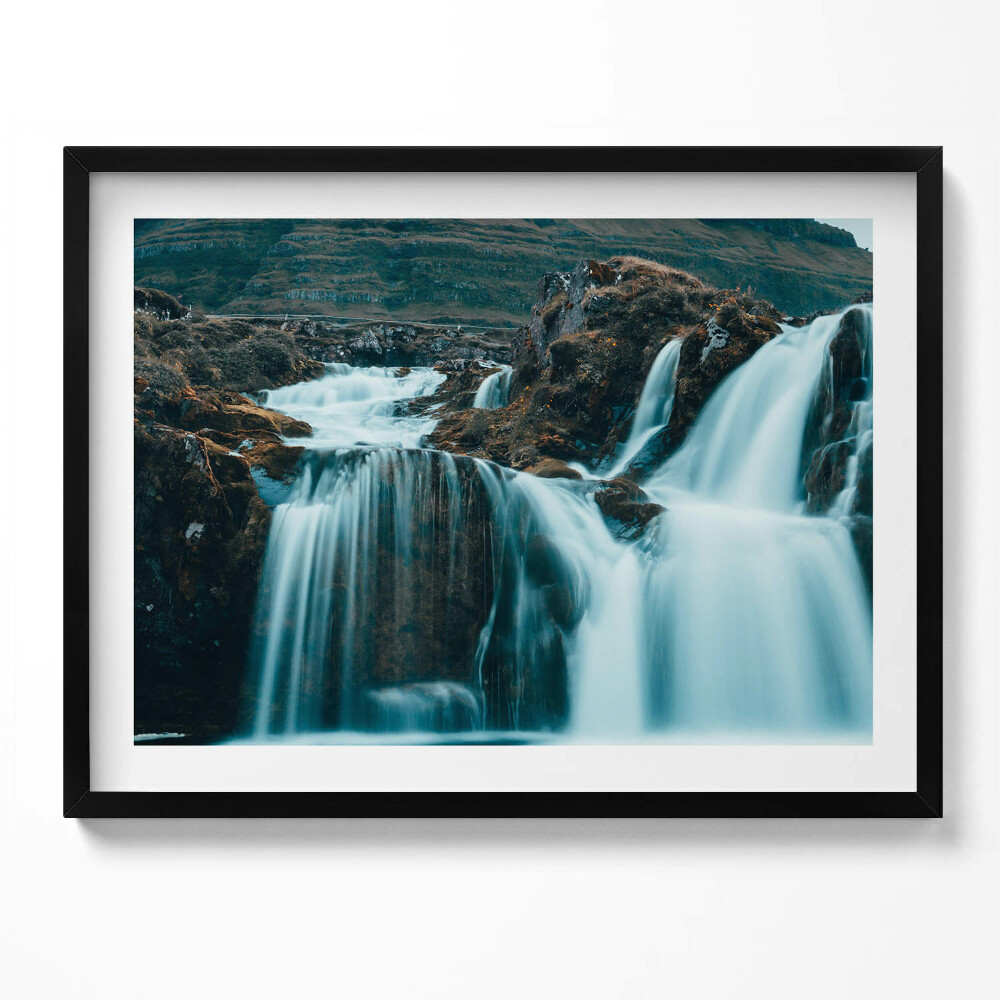 Tablou living cu rama Fotografie a unei cascade de munte