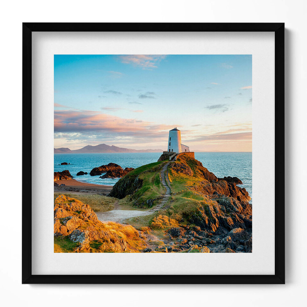 Tablou living cu rama unic Un far singuratic pe o stâncă