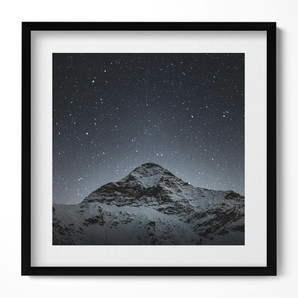 Tablou living cu rama unic Muntele într-o noapte înstelată