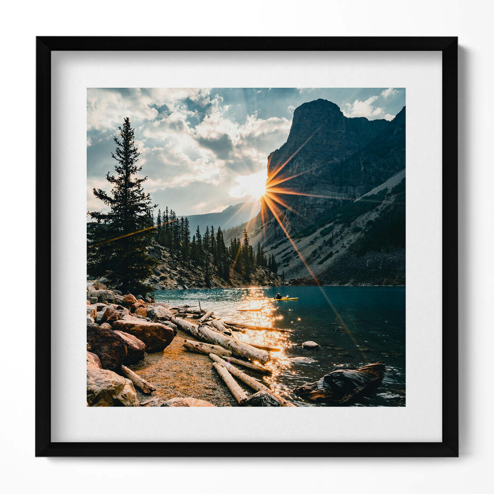 Tablou living cu rama unic Peisaj montan în razele soarelui