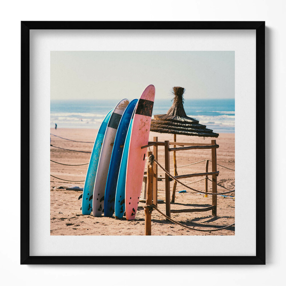 Tablou living cu rama unic Plăci de surf pe plajă