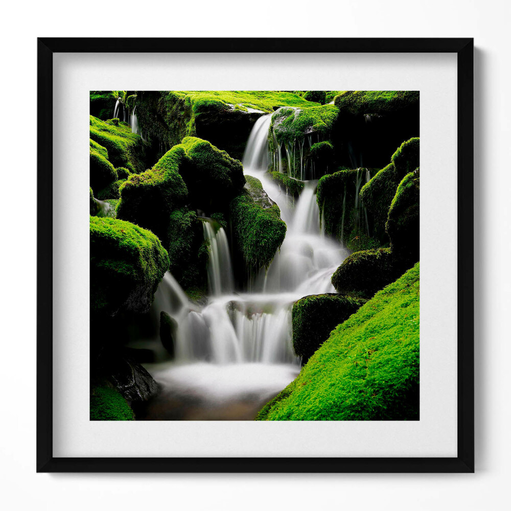 Tablou living cu rama unic Cascadă sălbatică în junglă