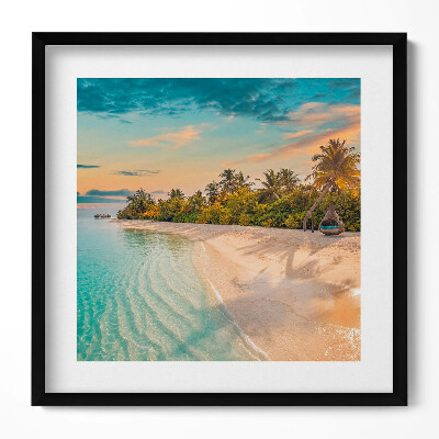 Tablou living cu rama unic Vedere de vară a plajei, palmierilor și mării